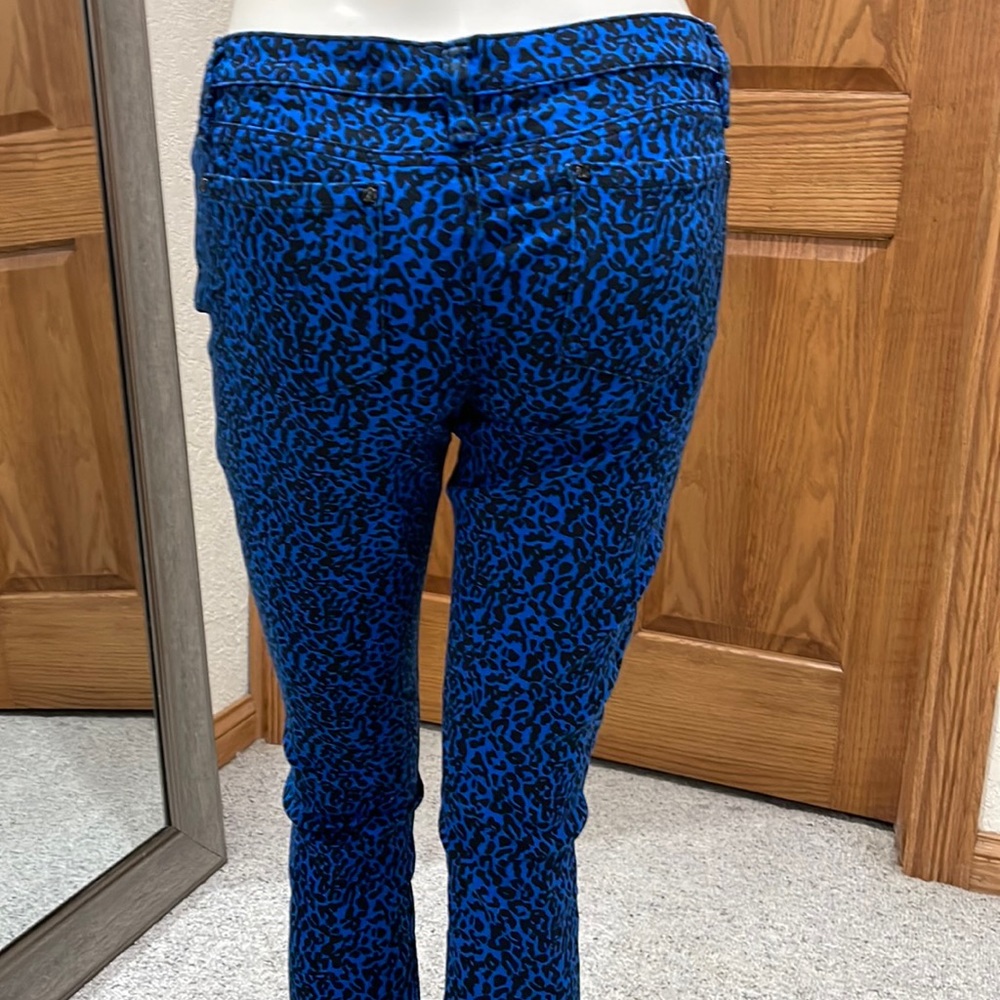 NWOT BLUE LEOPARD PRINT SKINNY LEG PANTS SZ 11 - Picture 4 of 7